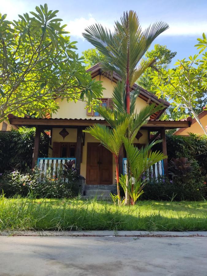 Botchan Hostel Kuta  Exterior photo