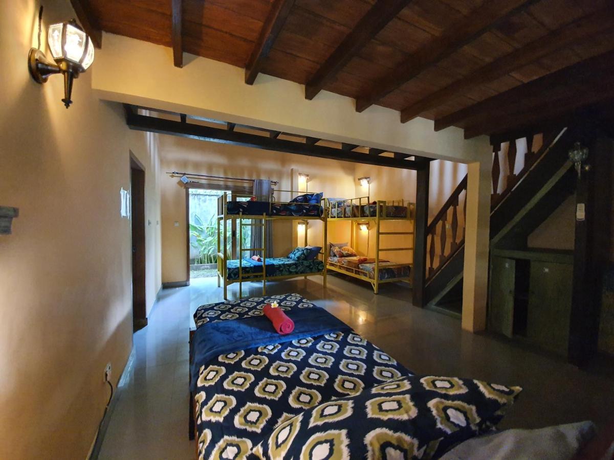 Botchan Hostel Kuta  Exterior photo